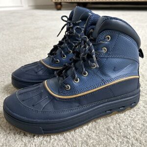 Nike ACG Big Kids winter boots size 4